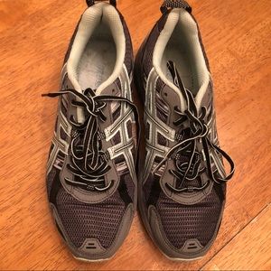 ASICS lace up athletic shoes very  nice size 9